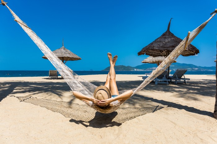 Inexpensive coworkers coworker worker xmas stocking regalar calcetines nail polish navidad